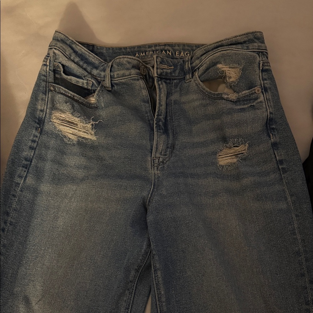 American Eagle Outfitters Women's Light Blue Distressed Boyfriend Jeans